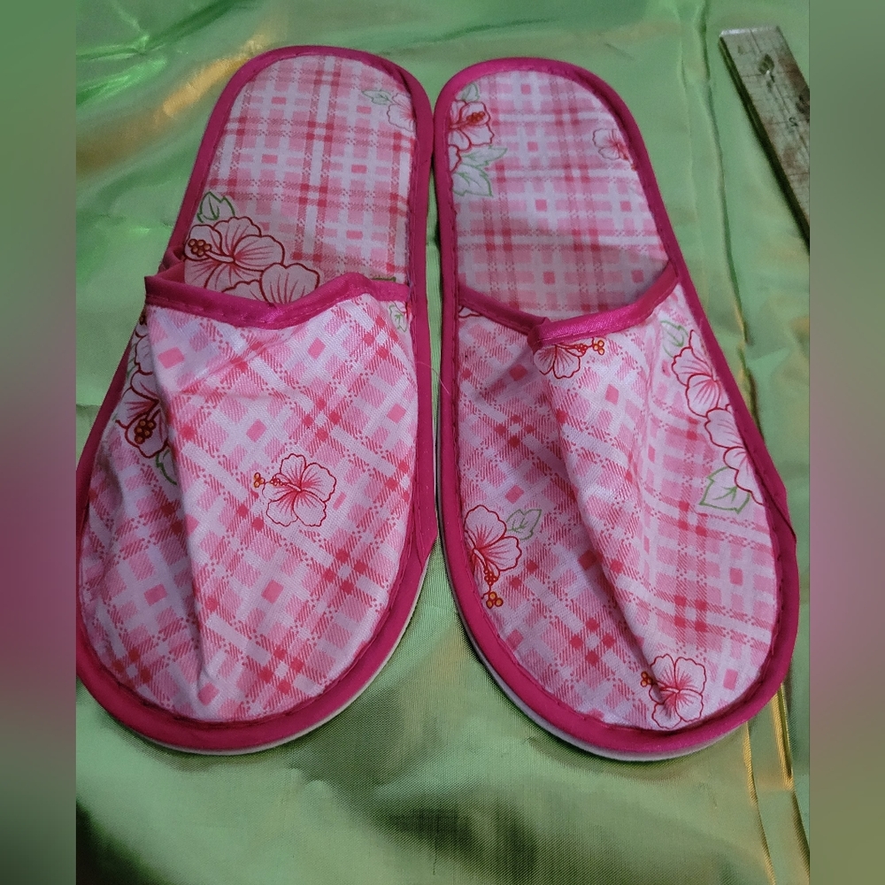 1990's Slipper size 9